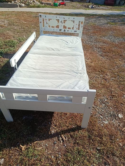 Белая кровать Икея