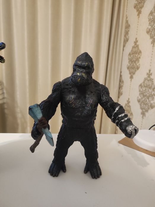 Продам игрушку Годзилла против Кинг Конга