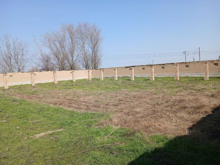 16 sotix yer sotiladi