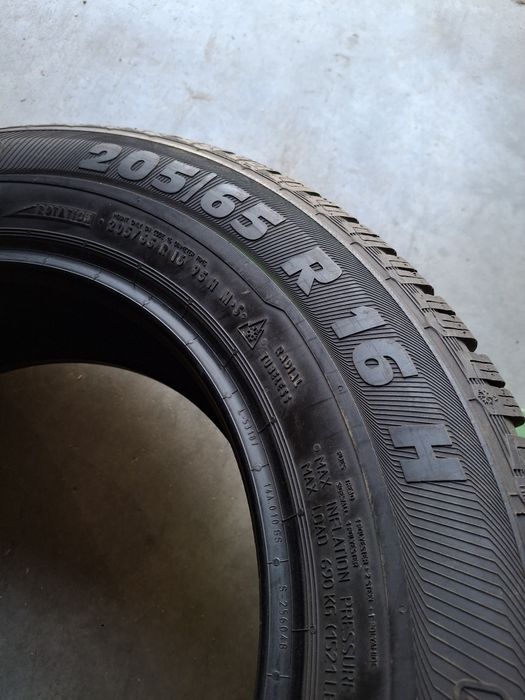 2 Anvelope de iarnă  205 65 r16 Semperit