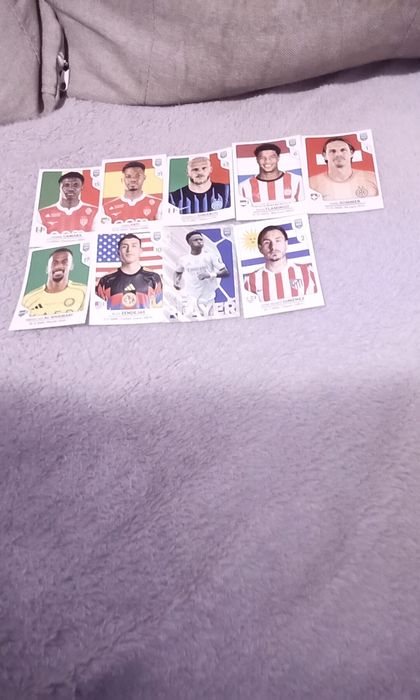 Vând stikere fifa 365