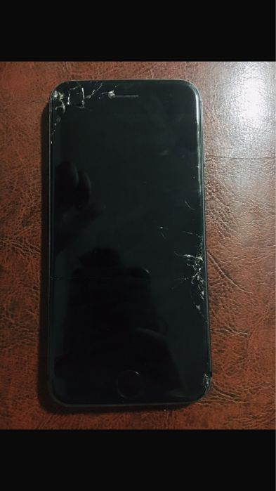 vând sau schimb iphone 8