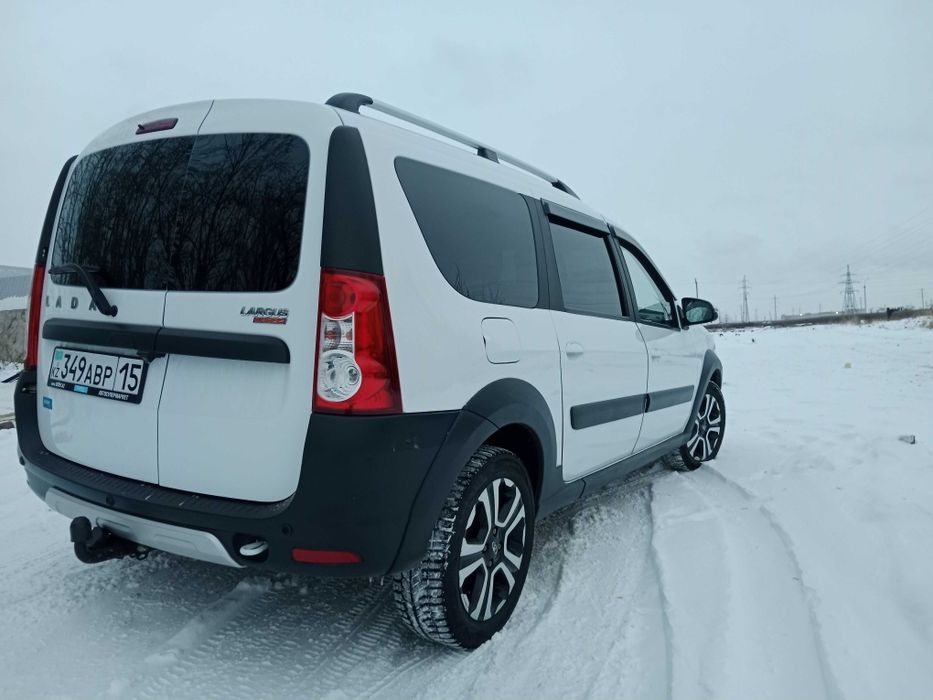 Автомобиль Lada Largus