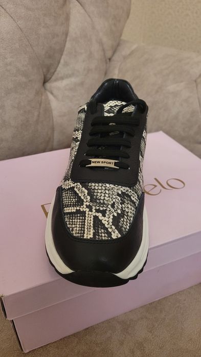 Женские кросы 39р