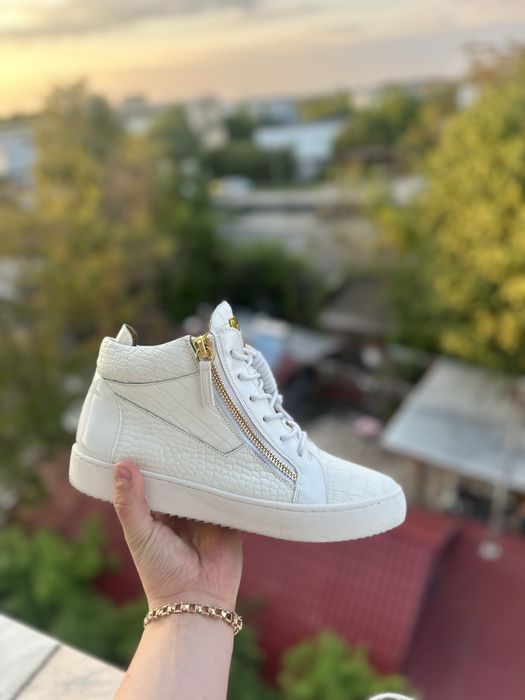 Giuseppe Zanotti- Mid