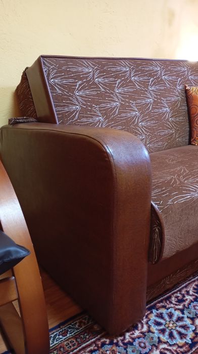 Vând canapea extensibilă 2 locuri