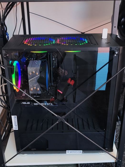 Vând PC Gaming .