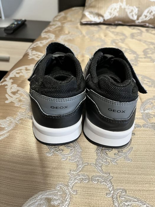 Детски кожени маратонки Geox