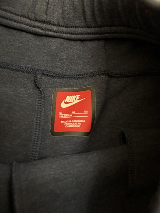 Оригинално детско долнище Nike Tech Fleece