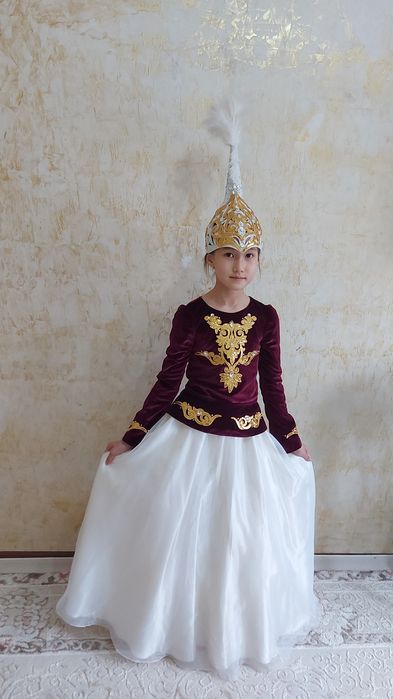 Продам платье на 8-9 лет