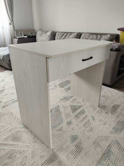 Стол  письменный школьный