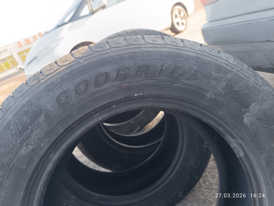Продаю Шины  размер 245/65 R17