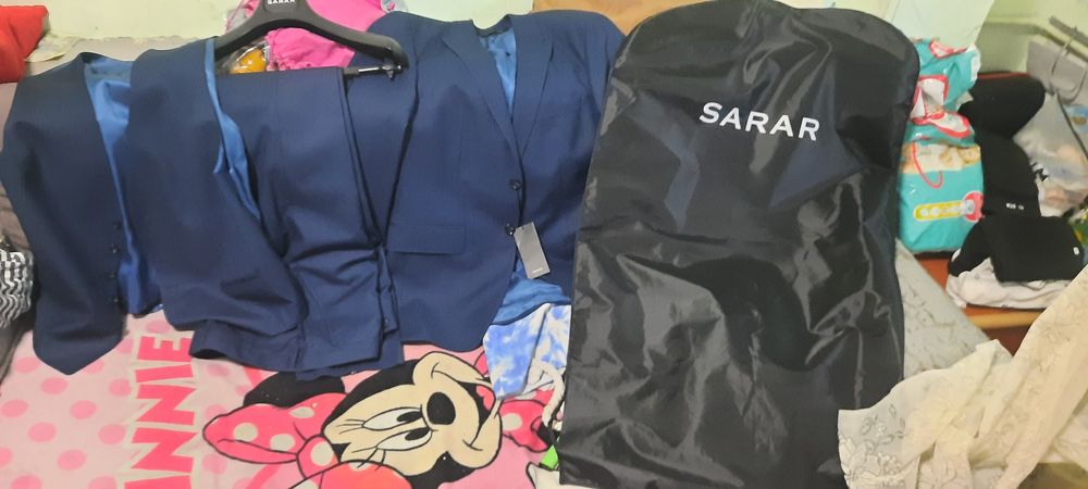 Vand costum barbatesc 3 piese nou cu eticheta