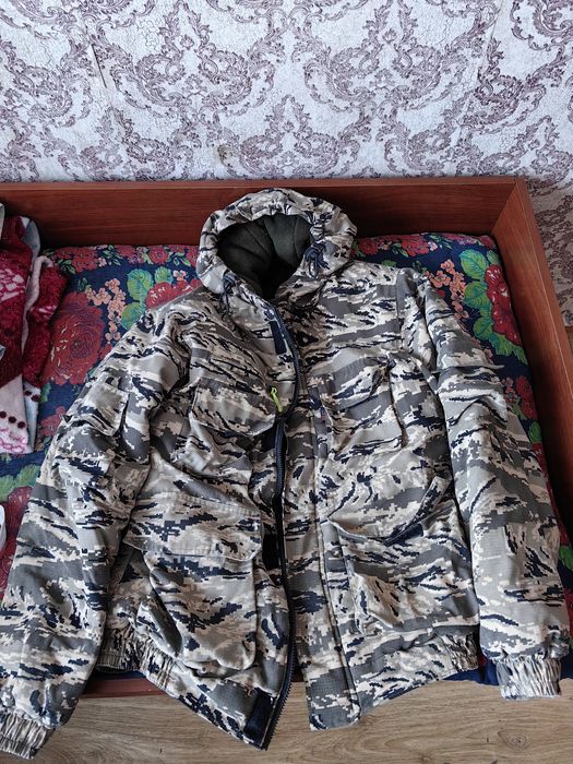 Прадаются зимние куртки бу