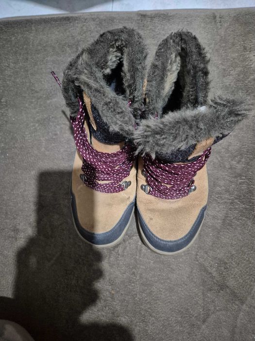 Продавам декатлонки, стансмитки и нортфейски!