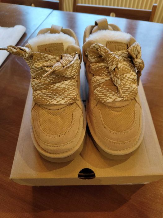 UGG Lowmel culoare Sand