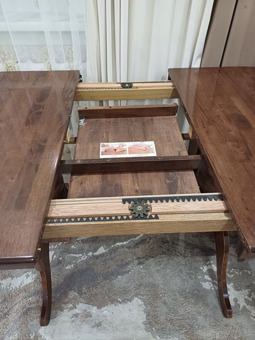 Продам стол дубовый