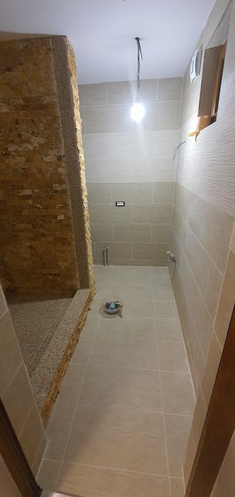 Echipă de constructori ,meseriași în finisaje interioare si exterioare