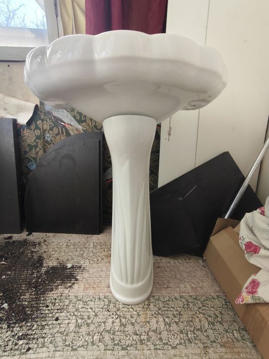 продам раковину с ножкой