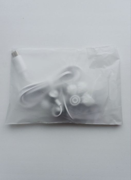 Продам наушники (внутриканальные)