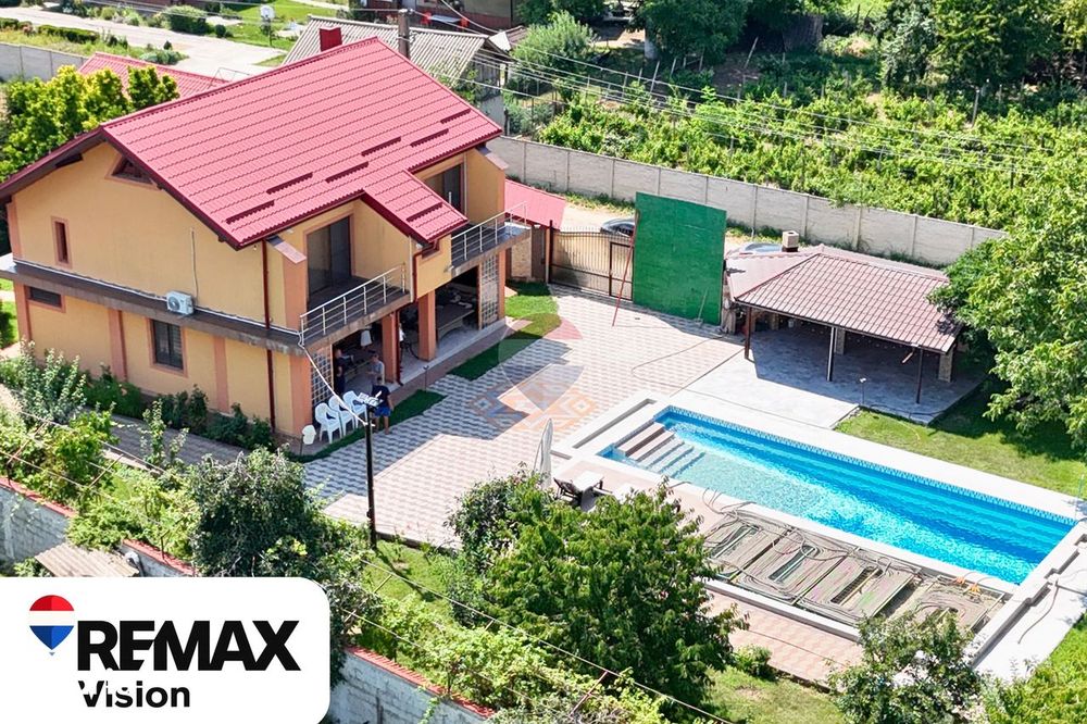 Casă / Vilă cu 8 camere de vânzare