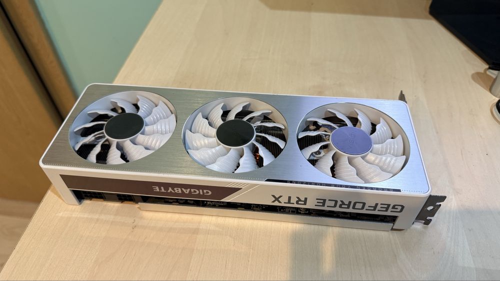 RTX 3070 Gigabyte Vision Alb