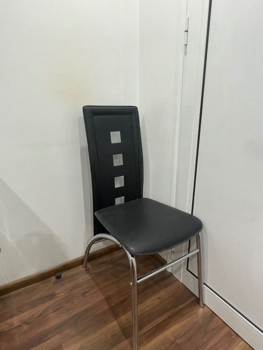 Комплект кухненска маса с два стола