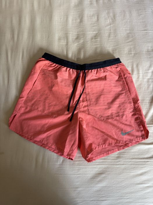 Продавам мъжки екип на Nike за бягане!