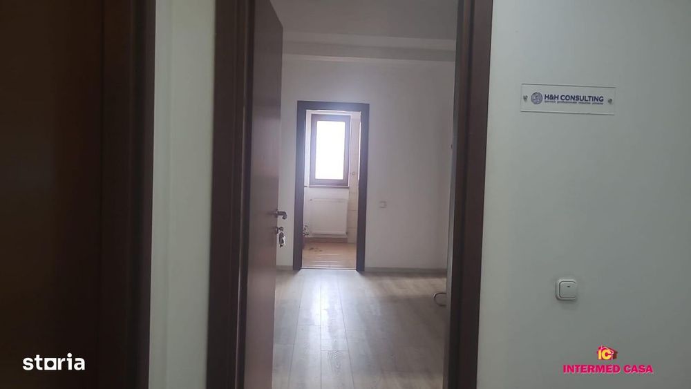 Spatiu birourii zona Scoala de inot