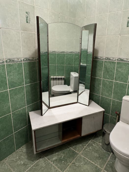Продам трюмо с зеркалом