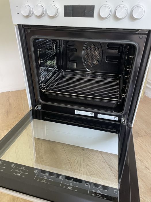 Продам духовку Beko