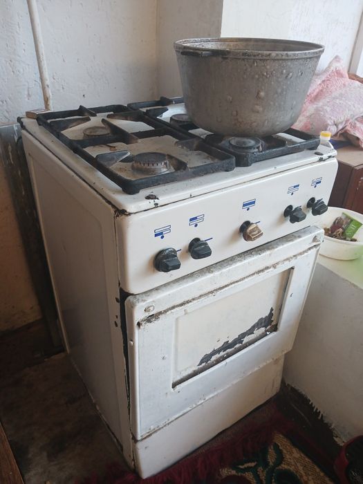 Gaz plita yaxshj holatda