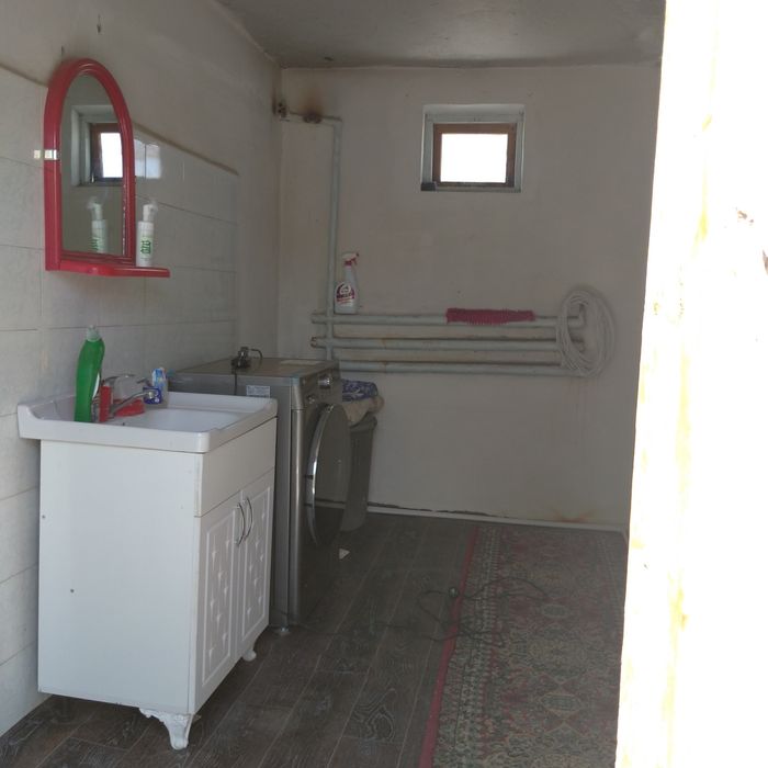 Навоий, эски шахарда ховли сотилади 10 сотих, 11 хона хамма шароитлари