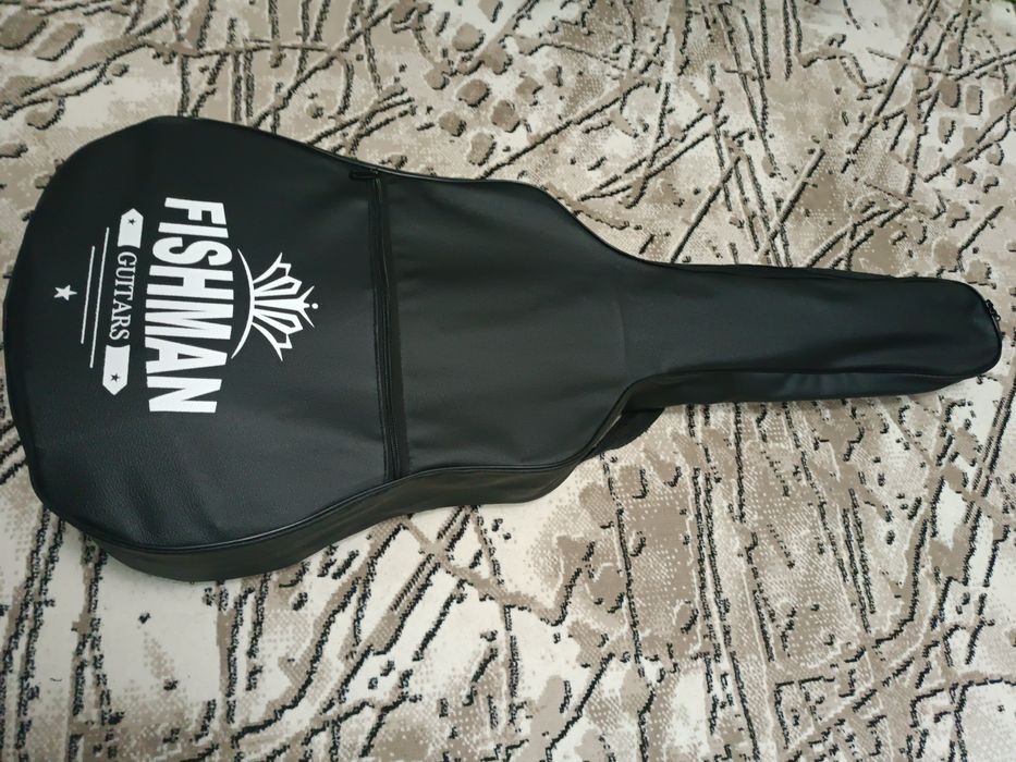 Электро - акустическая гитара, сумка, 2 медиатора и 5 струн