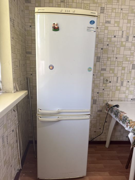 Продам холодильник 15000