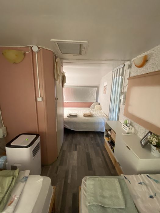 Продавам каравана Холидей на къмпинг Арапя