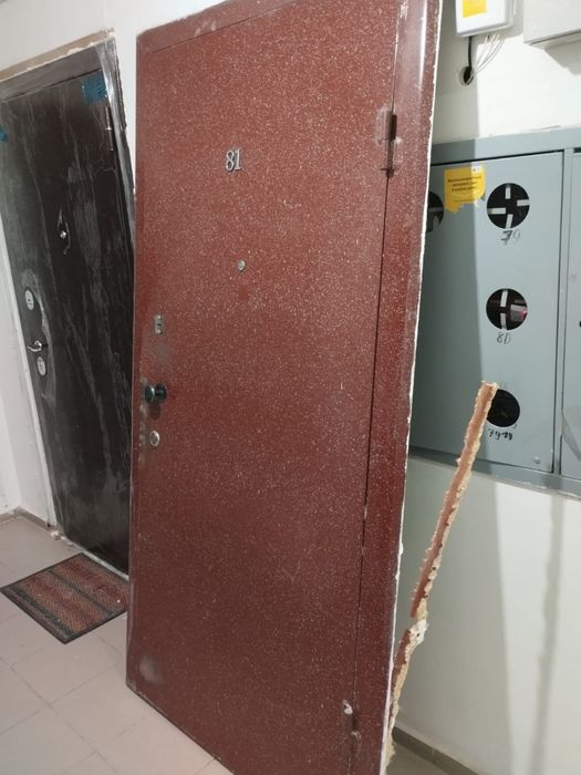 Дверь бу входная,15тысяч