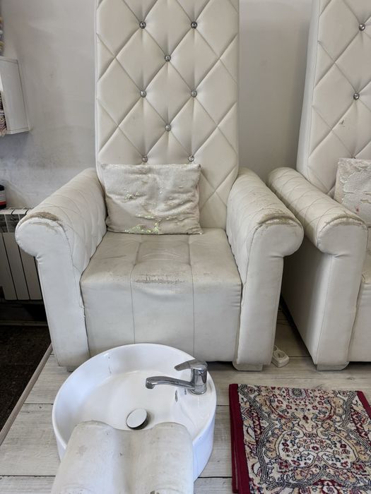 Продам педикюрный трон