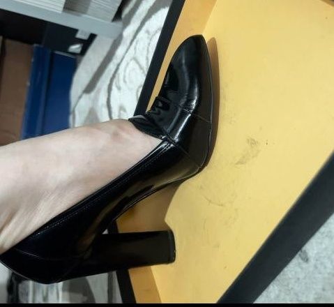 Замонавий аёллар туфлиси