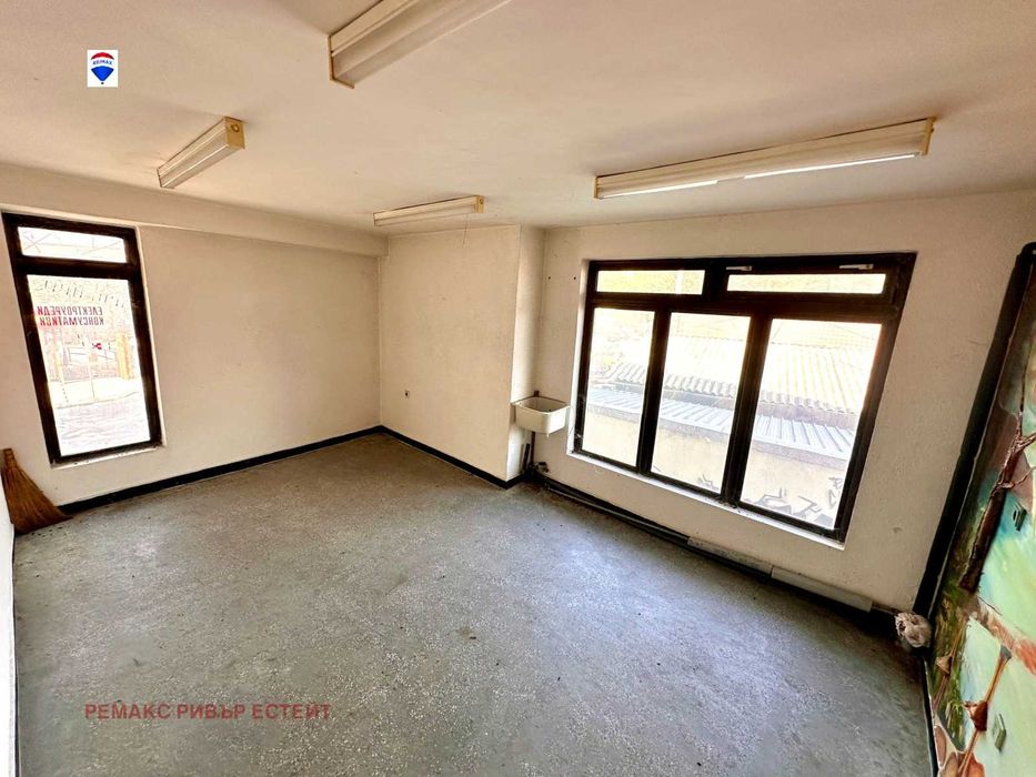 Дава се под наем Офис в Русе, Централен кооп. пазар - 20 кв.м за 153 € - Снимка #1