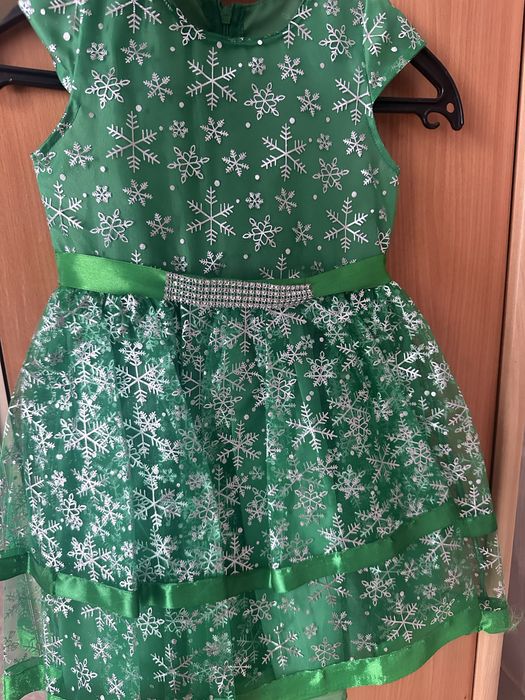 Продам платье елочки с ободком