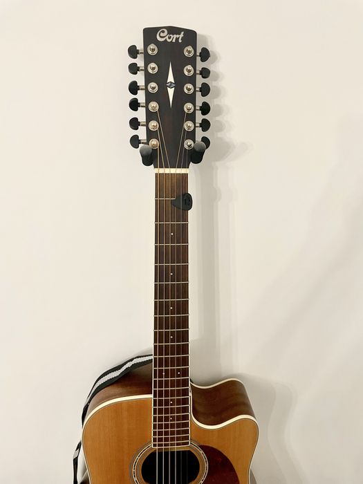 Гитара Cort продаётся.