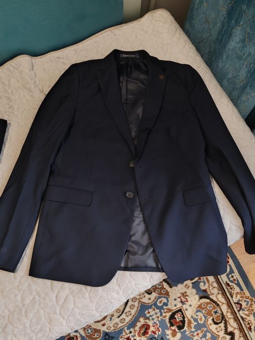 Костюм шалбарымен сатылады.