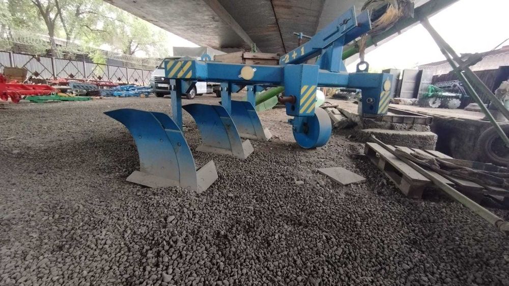 Плуг 3 корпуса скоростной новый