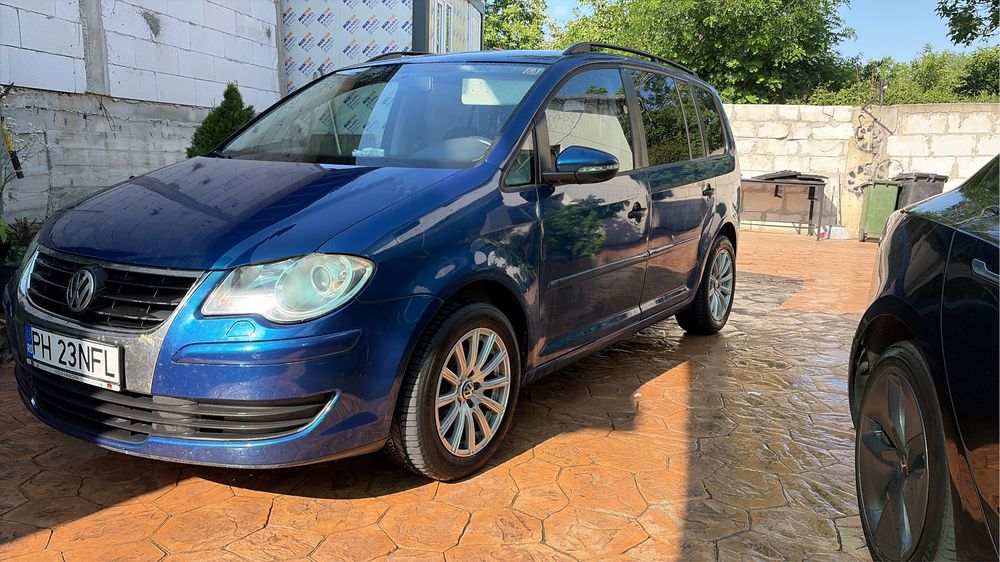 VOLKSWAGEN Touran