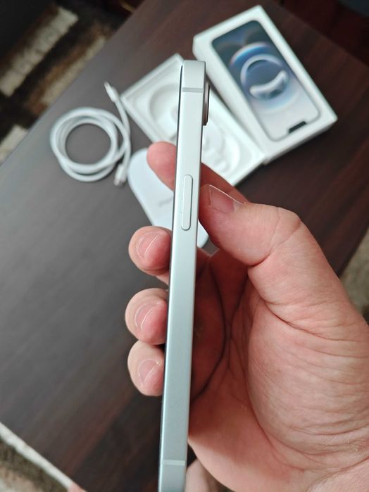 iPhone 16e, 128 GB, белый