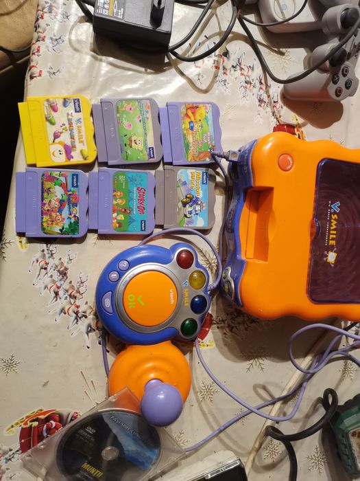 Consola de invatare prin joc pe televizor, Vtech V.Smile /TV + 6 diske