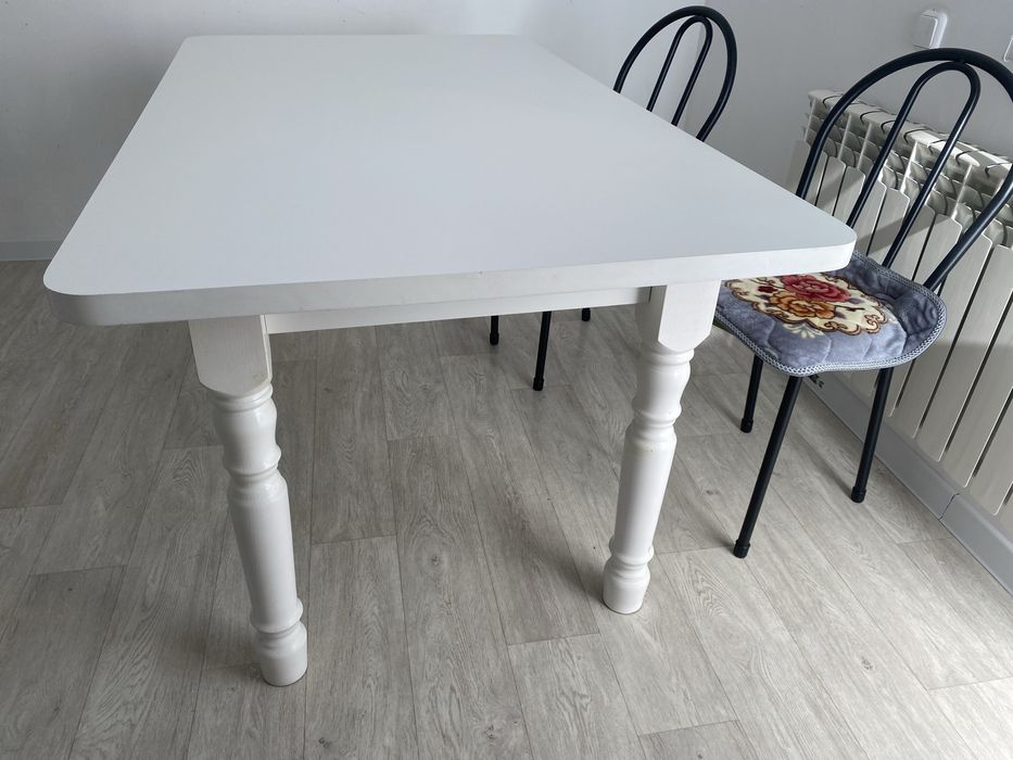 Стол и стулья белый
