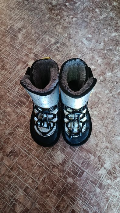 Продам обувь для девочки