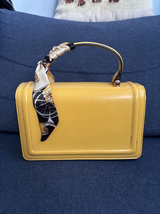 Poșetă Prada galbenă